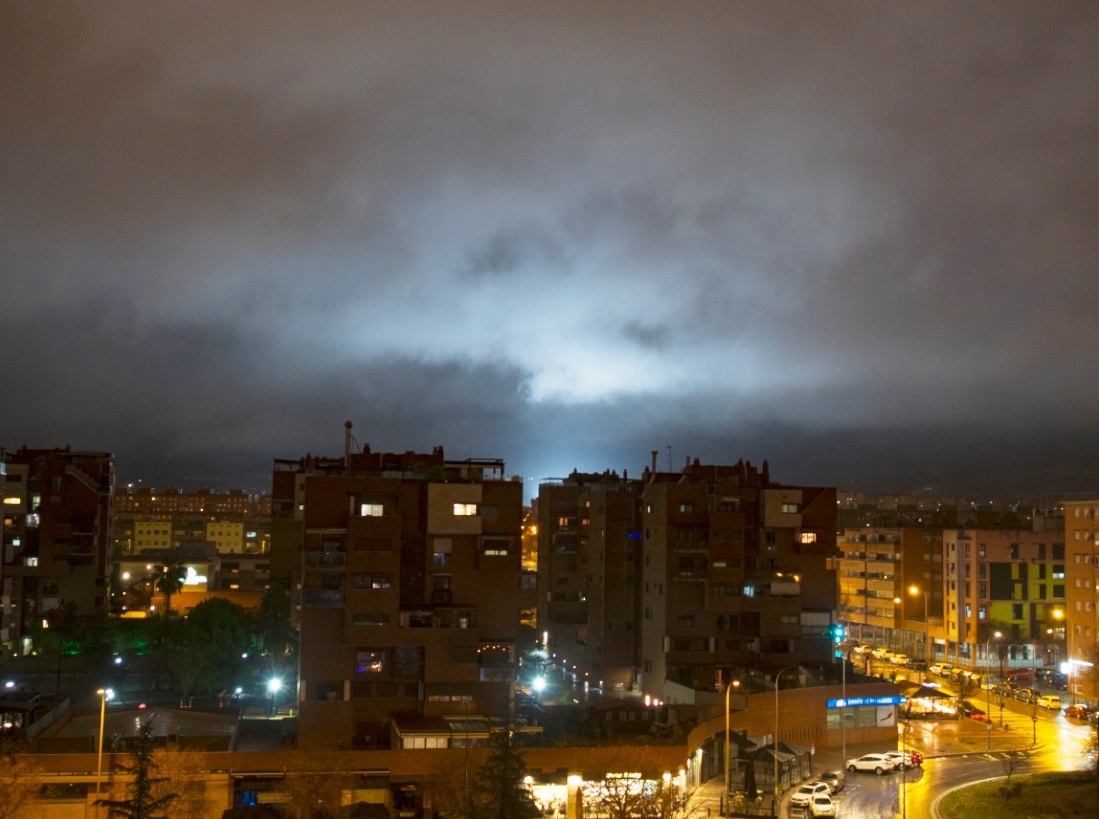 granada-jornada-invernal-con-avisos-amarillos-por-lluvias-y-viento-los-termometros-oscilaran-entre-6-y-13-c