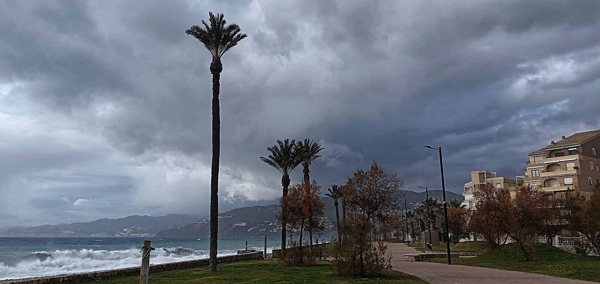motril-la-costa-de-granada-en-aviso-amarillo-por-lluvias-durante-gran-parte-del-dia-con-temperaturas-maximas-de-19o