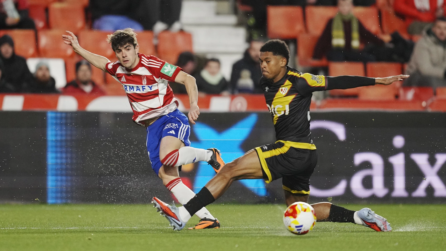 el-granada-cf-se-adelanta-se-desploma-tras-el-descanso-y-dice-adios-a-la-copa-ante-el-rayo-vallecano-1-3