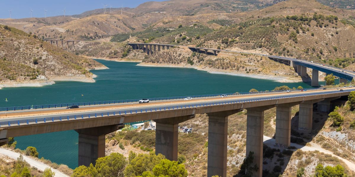 la-a-44-en-granada-reinicia-trabajos-de-refuerzo-de-pilas-y-estribos-de-rules-por-lo-que-la-a-44-permanecera-cerrada-entre-izbor-y-velez-de-benaudalla