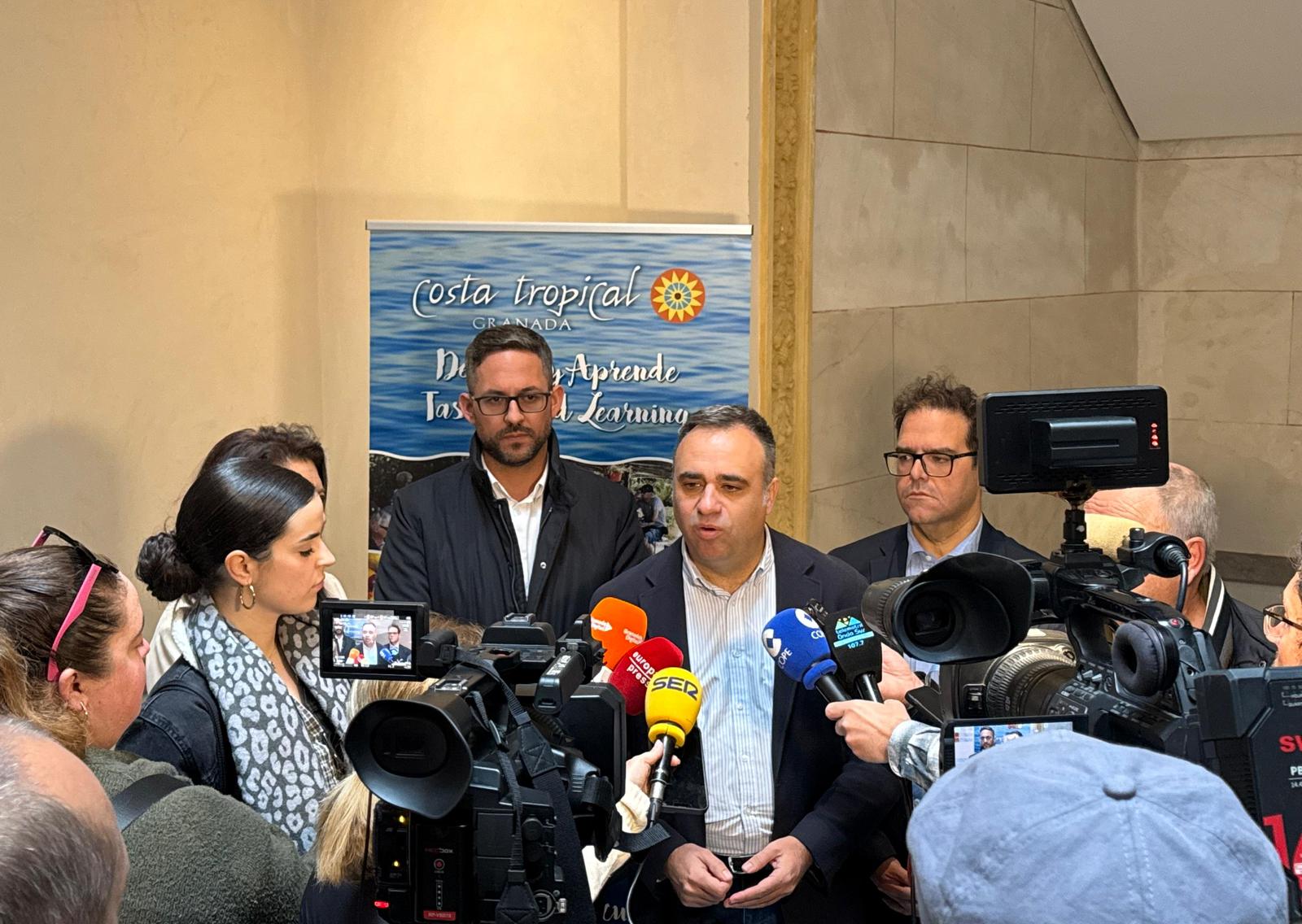 motril-la-diputacion-de-granada-destina-mas-de-536-000-euros-a-la-recuperacion-de-las-playas-de-11-municipios-de-la-costa-tropical-con-14-000-euros-por-kilometro