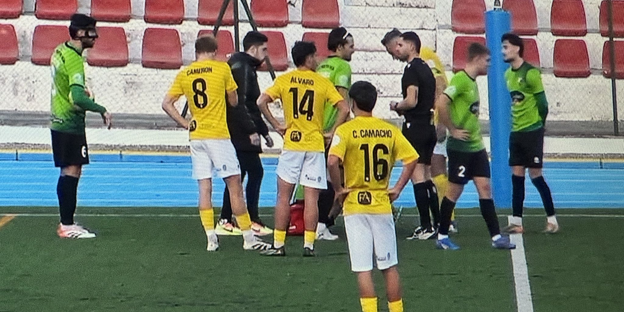 el-cf-motril-resiste-pese-a-la-expulsion-y-firma-un-empate-con-el-cd-huetor-vega