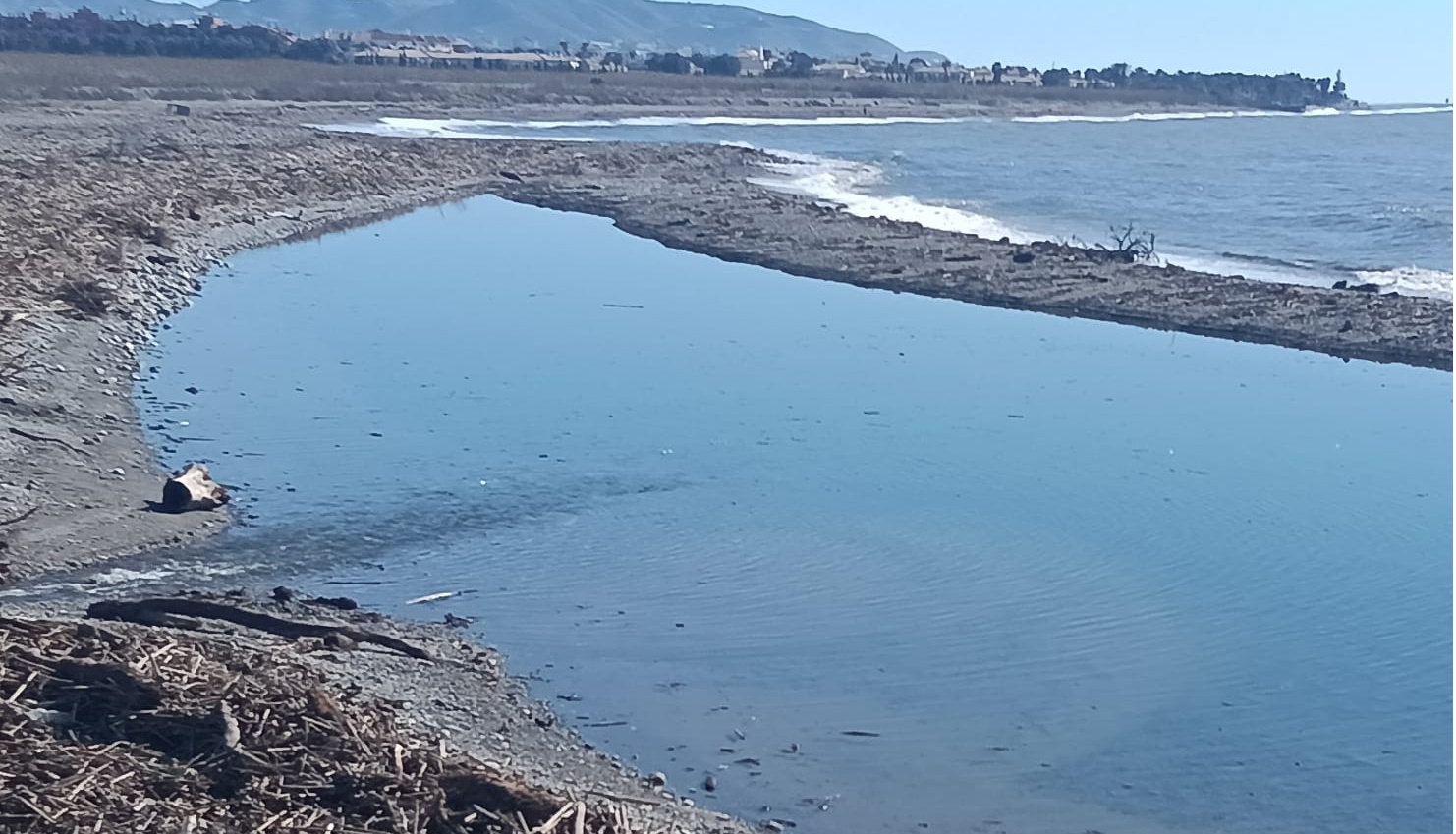 el-rio-guadalfeo-comienza-a-regenerar-las-playas-de-salobrena-y-motril-que-se-perdieron-con-la-presa-de-rules