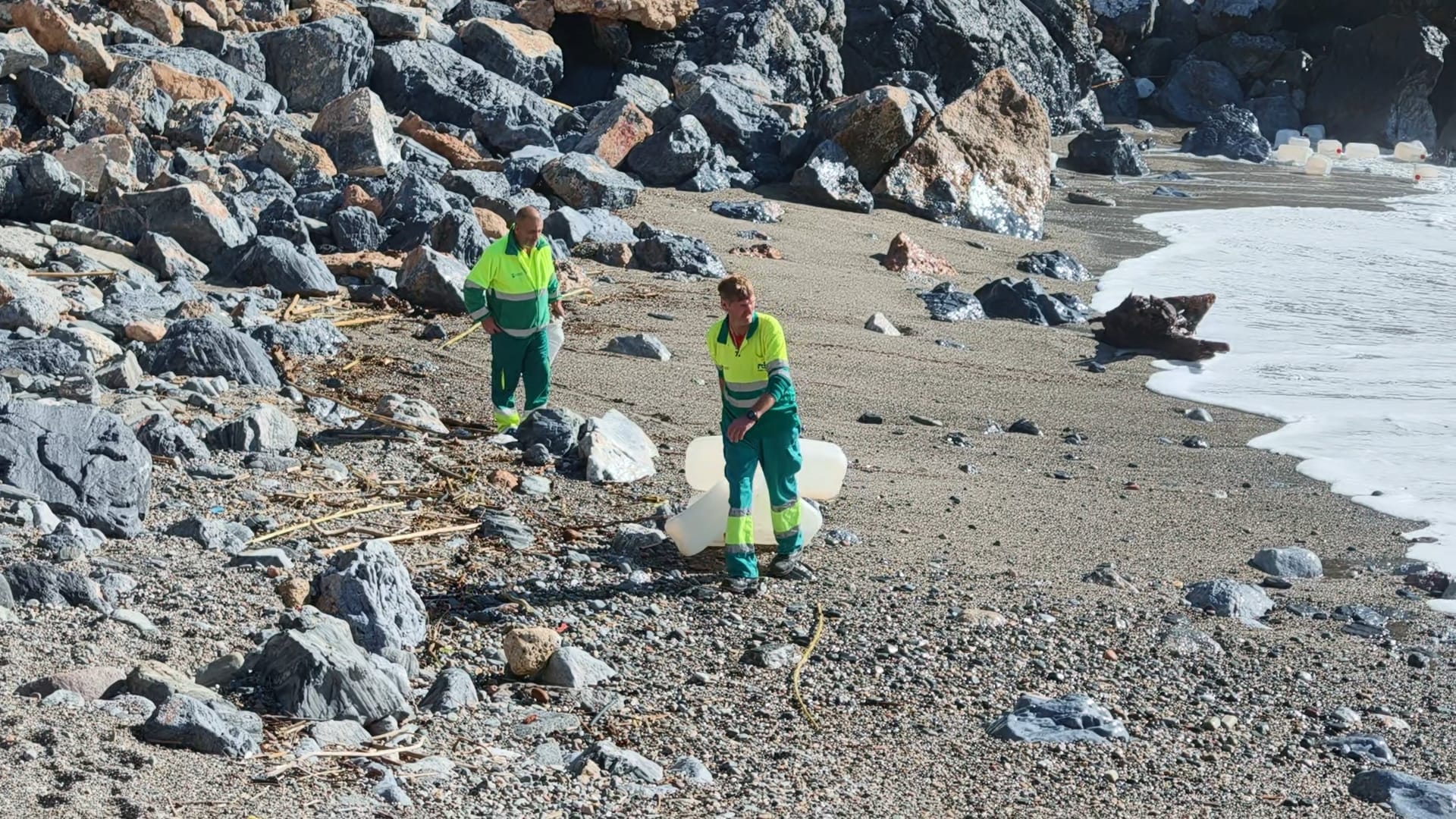 almunecar-la-herradura-el-temporal-destapa-una-red-de-petaqueo-incautados-3-000-litros-de-combustible-en-almunecar
