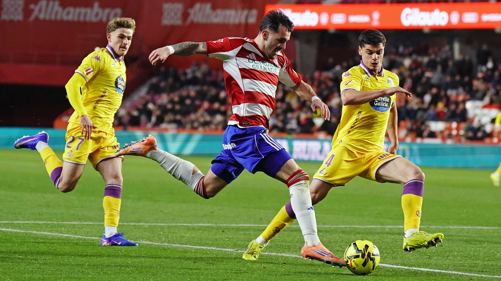 el-granada-cf-se-desata-en-los-carmenes-y-firma-un-contundente-5-1-para-seguir-creciendo