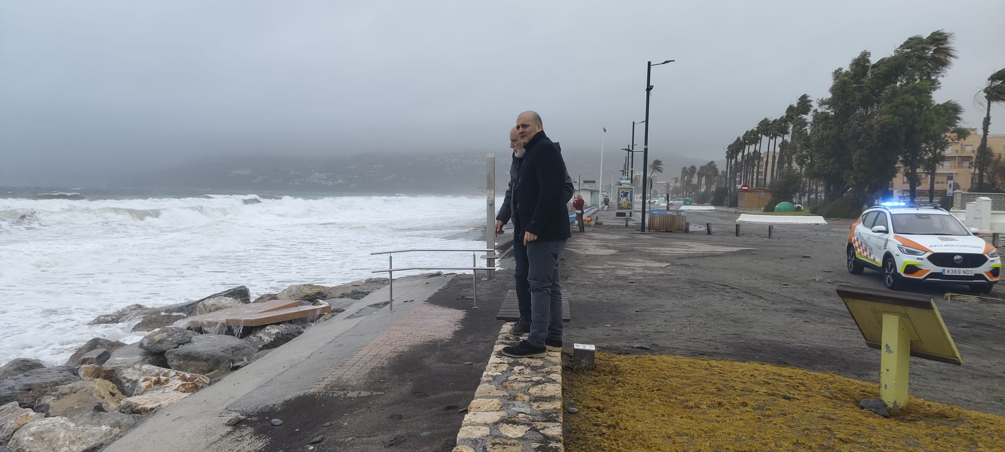 salobrena-controla-el-guadalfeo-y-prepara-un-informe-para-declarar-la-costa-zona-catastrofica