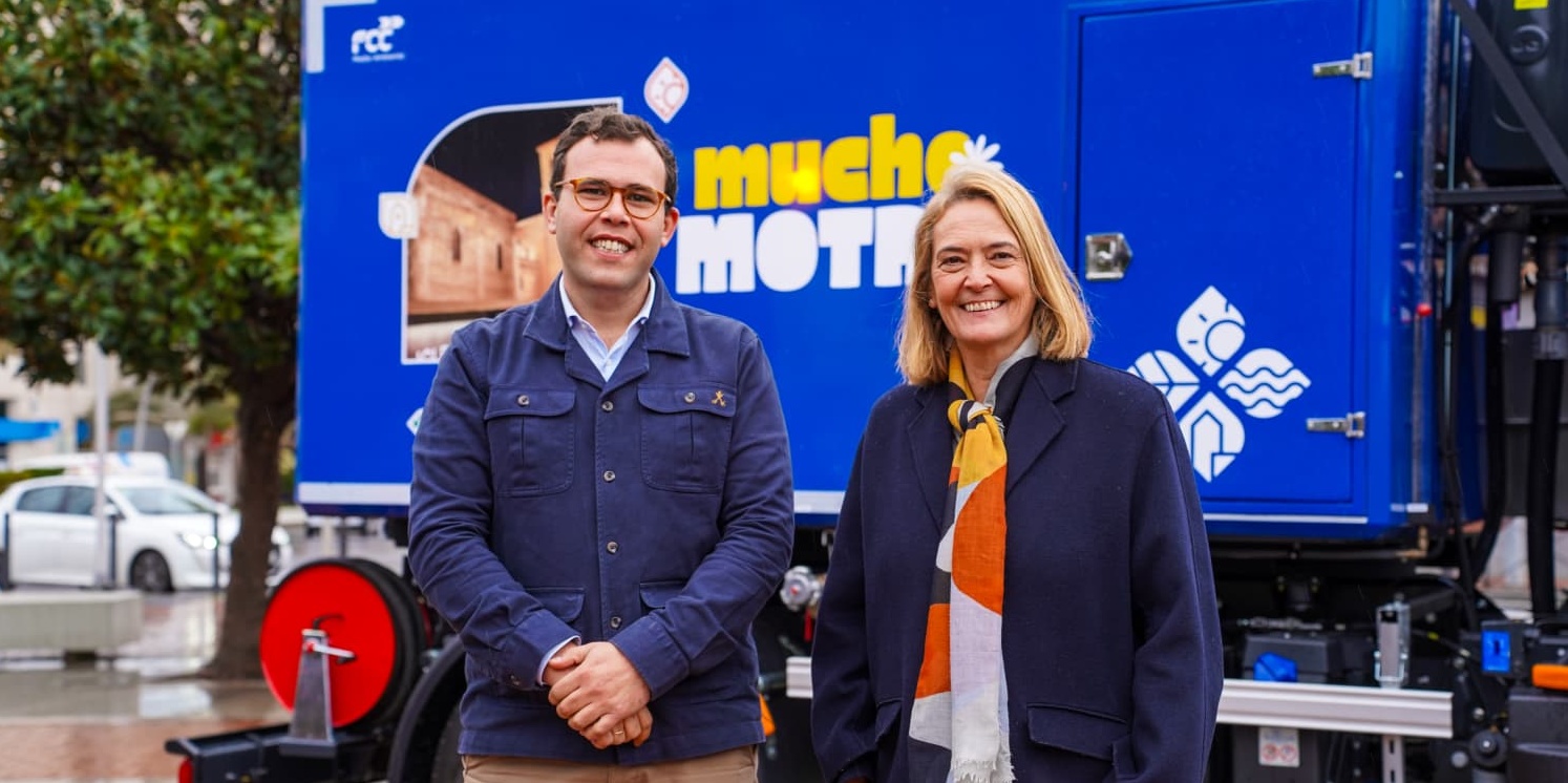 motril-invierte-360-000-e-en-dos-nuevos-camiones-cisterna-de-8-000-litros-y-renueva-la-imagen-de-su-flota-de-limpieza-con-el-eslogan-mucho-motril