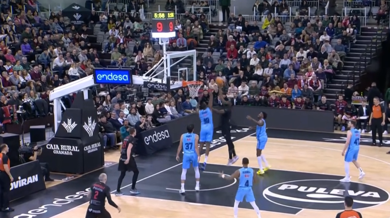 el-coviran-granada-encadena-su-duodecima-derrota-tras-caer-ante-el-rio-breogan-64-83