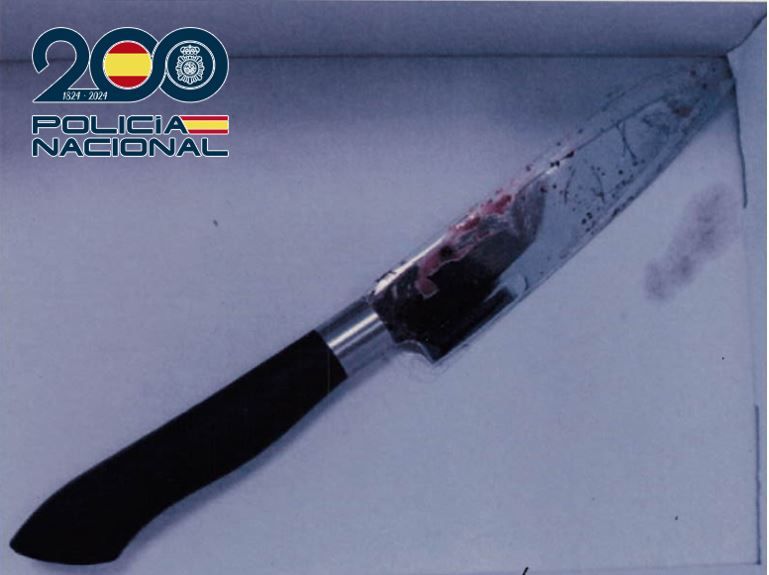 granada-tension-y-panico-en-una-pizzeria-la-policia-nacional-detiene-a-un-hombre-armado-con-un-cuchillo-tras-amenazas-de-muerte
