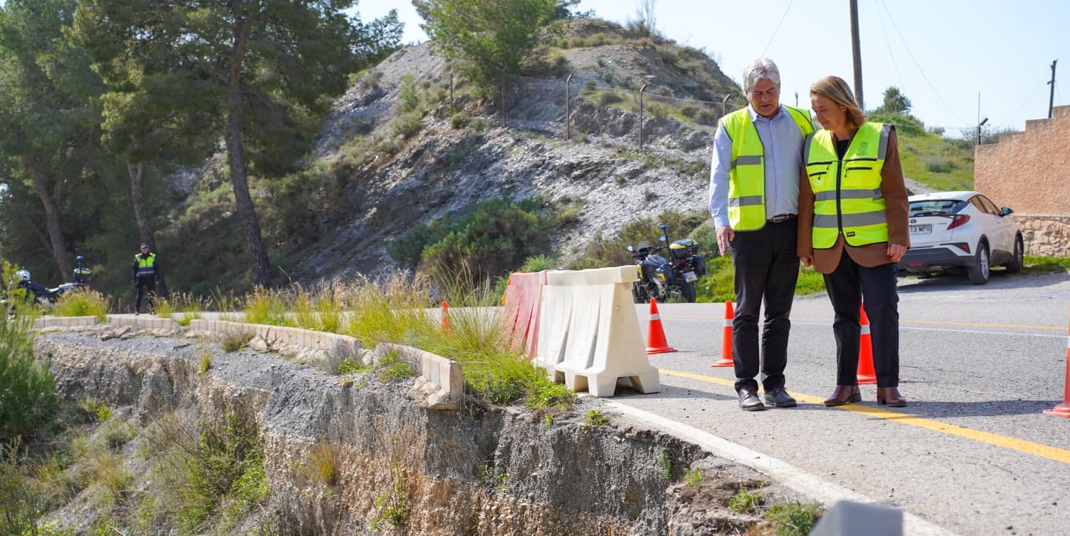 motril-luisa-garcia-chamorro-anuncia-una-obra-de-emergencia-de-130-000-e-en-la-carretera-de-la-gorgoracha