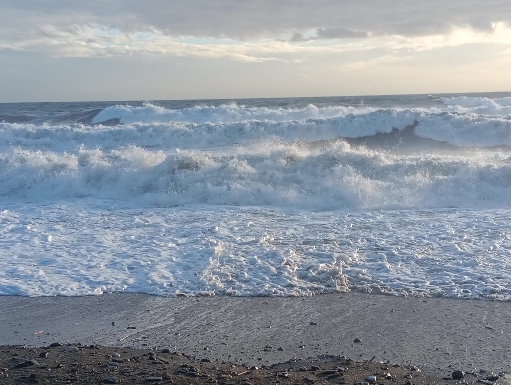 granada-la-junta-de-andalucia-suspende-las-clases-presenciales-en-colegios-e-institutos-este-miercoles-por-el-temporal