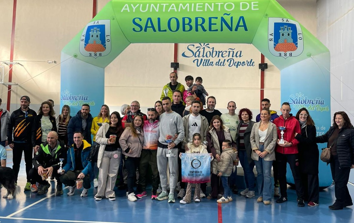 salobrena-mas-de-100-corredores-desafian-montana-y-mar-en-la-ii-ultratrail-costa-tropical-con-meta-en-el-castillo-arabe