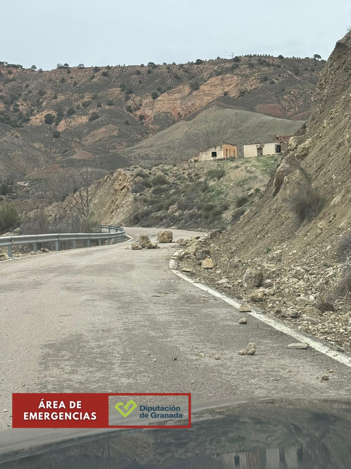 alerta-en-las-carreteras-de-granada-cortes-por-deslizamientos