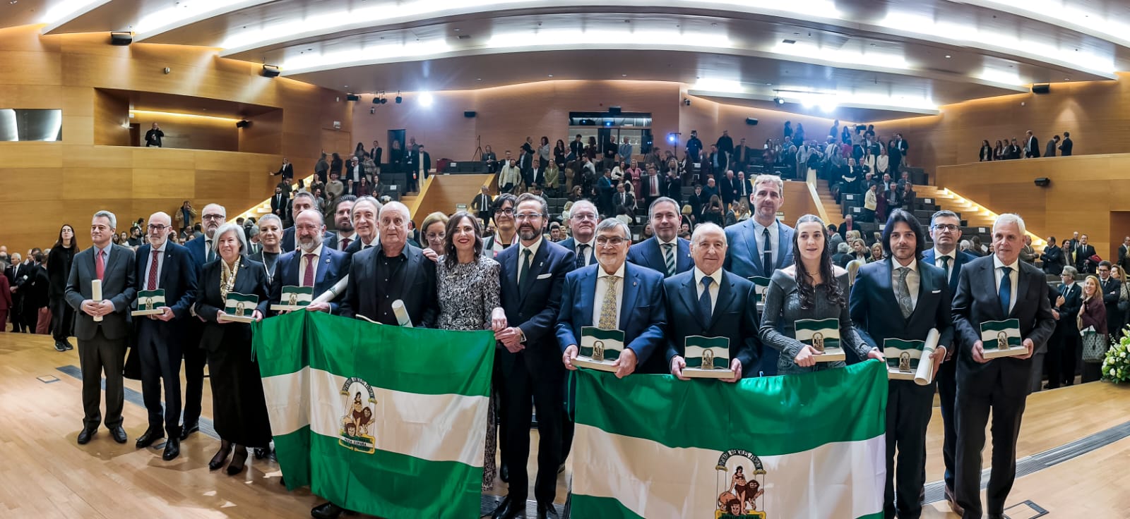 granada-celebra-el-talento-y-la-solidaridad-de-su-provincia-en-la-entrega-de-las-banderas-de-andalucia-en-el-parque-de-las-ciencias