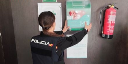 motril-la-rapida-intervencion-de-agentes-formados-en-rcp-y-el-uso-del-desfibrilador-salvan-la-vida-a-un-ciudadano-en-la-comisaria-de-policia-nacional