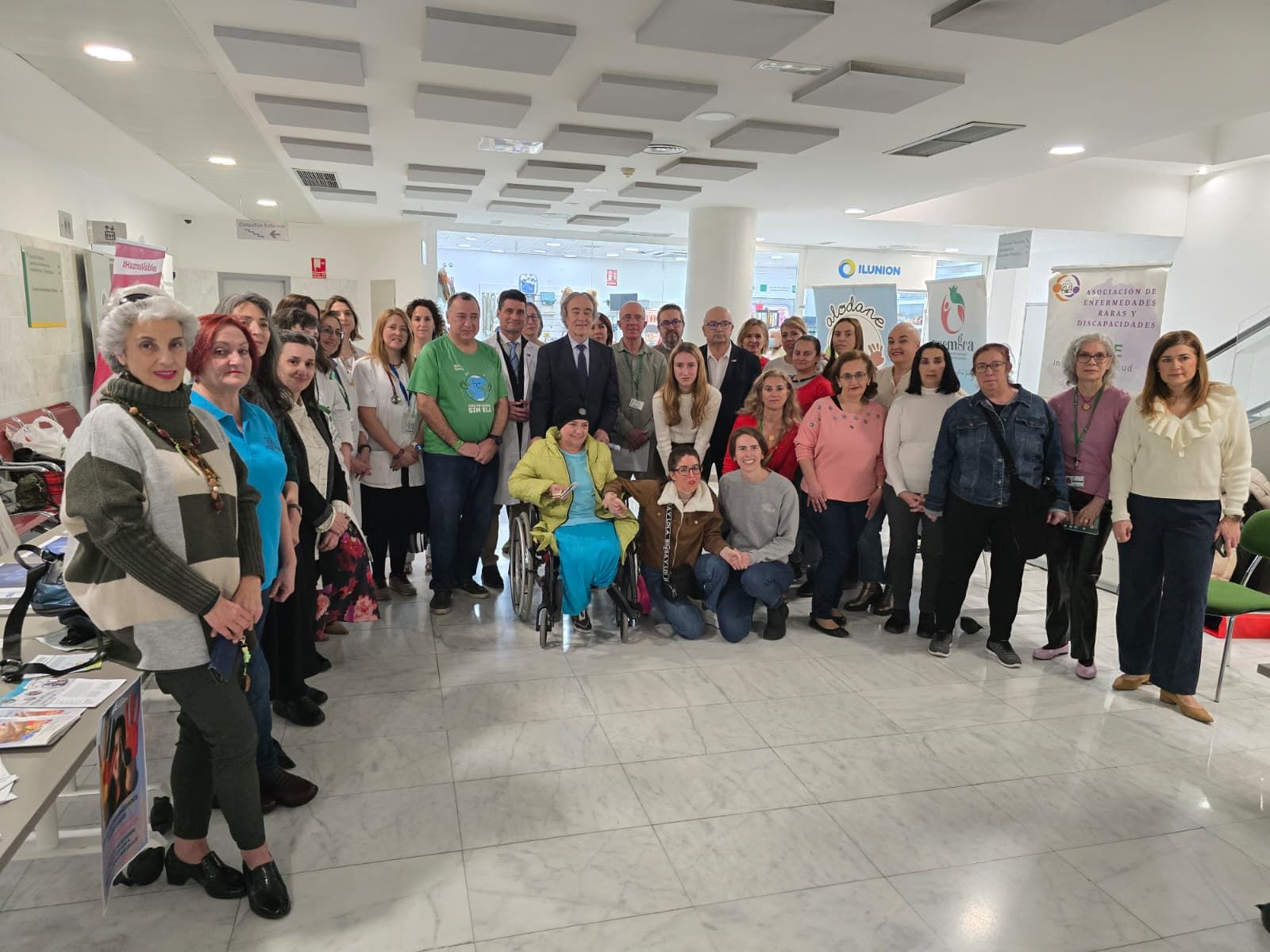granada-hospital-universitario-clinico-san-cecilio-visibiliza-enfermedades-raras-con-10-asociaciones-y-35-especialistas-atendiendo-a-500-pacientes-desde-2022