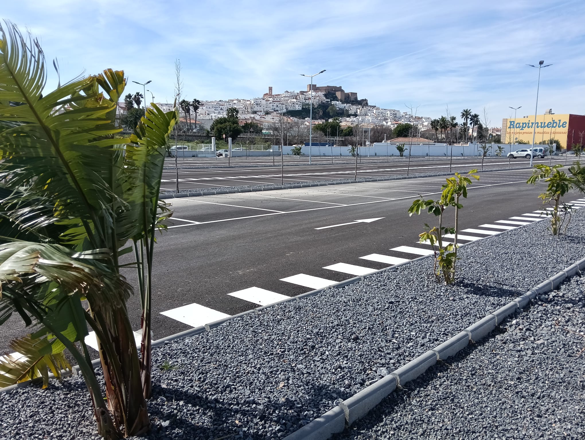 salobrena-inaugura-aparcamiento-junto-al-polideportivo-con-278-plazas-y-115-arboles-plantados