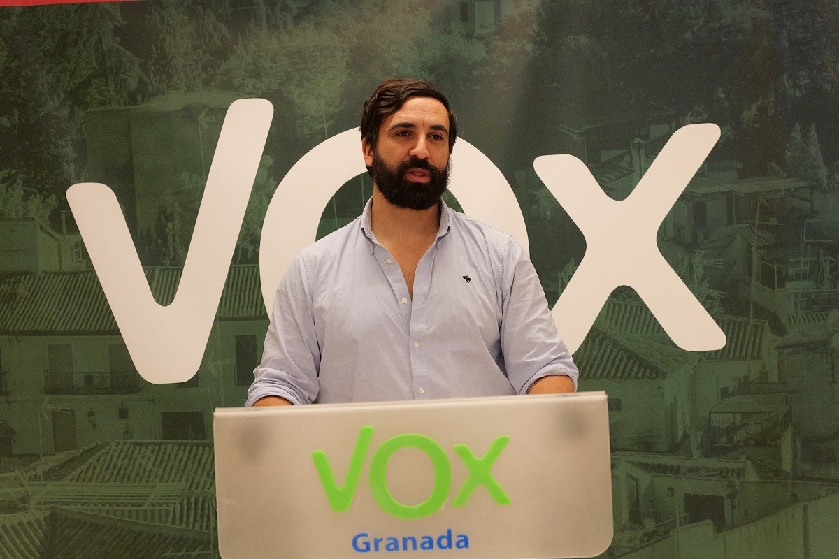 granada-vox-alerta-de-que-la-regularizacion-del-gobierno-incorporara-por-la-puerta-de-atras-al-15-de-la-poblacion-inmigrante