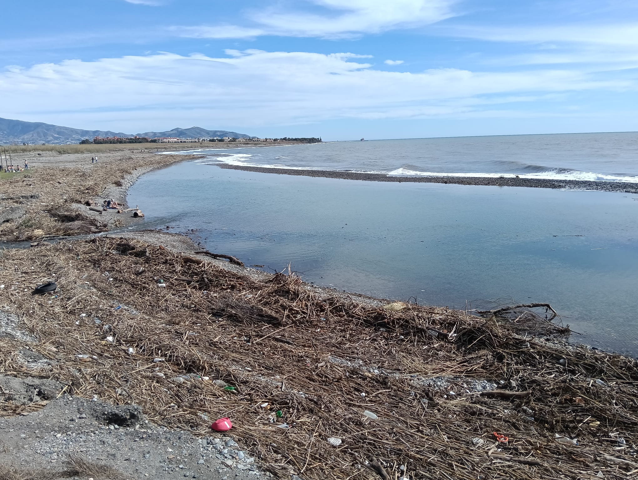 motril-el-rio-guadalfeo-devuelve-la-arena-al-mar-y-transforma-el-litoral-de-punta-del-rio-en-salobrena-tras-anos-de-regresion
