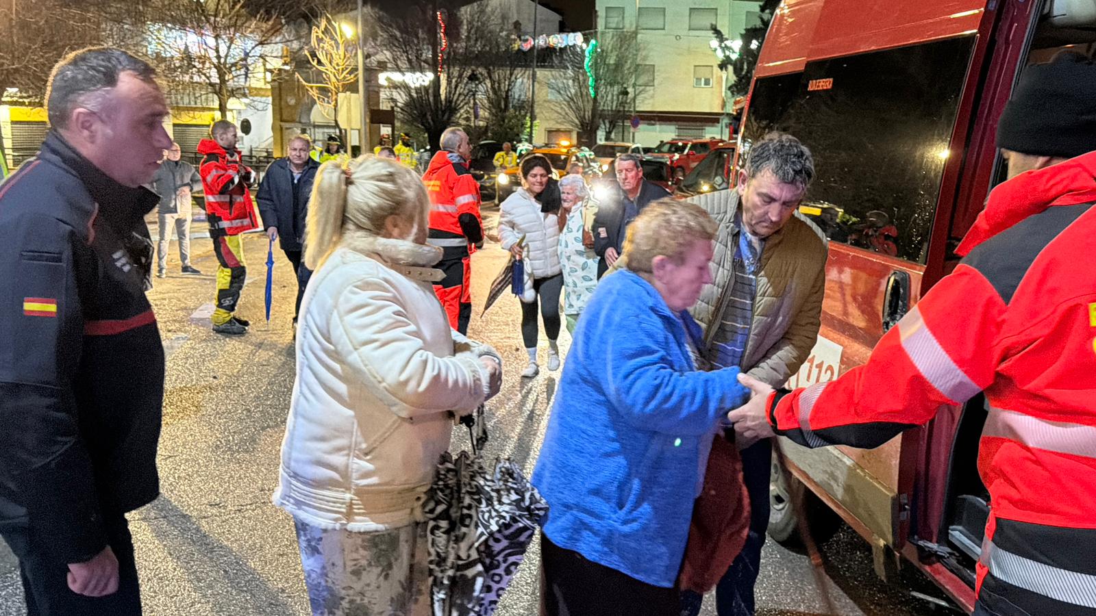 dudar-vuelve-a-la-vida-los-vecinos-regresan-escoltados-tras-dias-de-desalojo-y-vigilancia