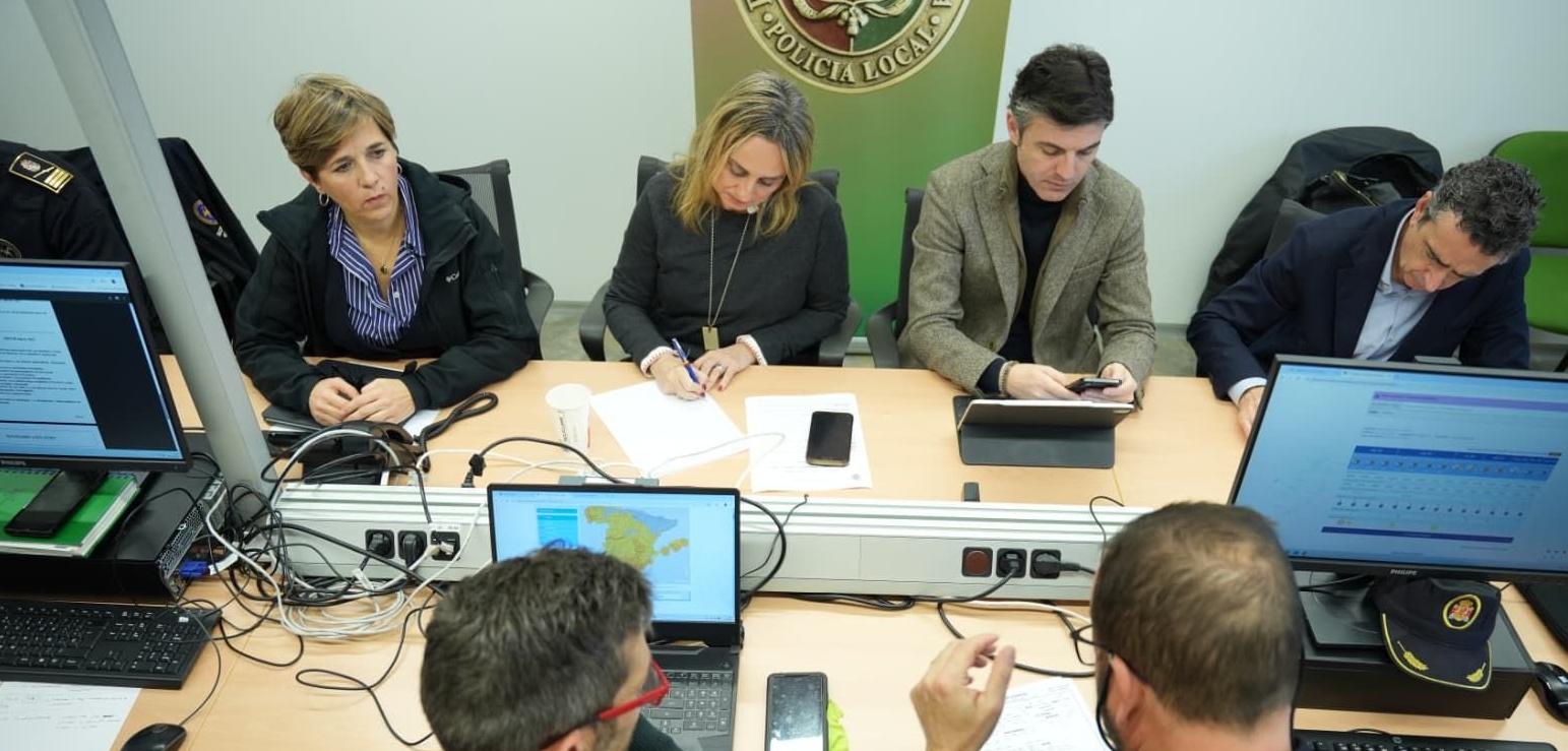 granada-moviliza-a-mas-de-600-efectivos-ante-la-alerta-naranja-y-registra-un-centenar-de-intervenciones