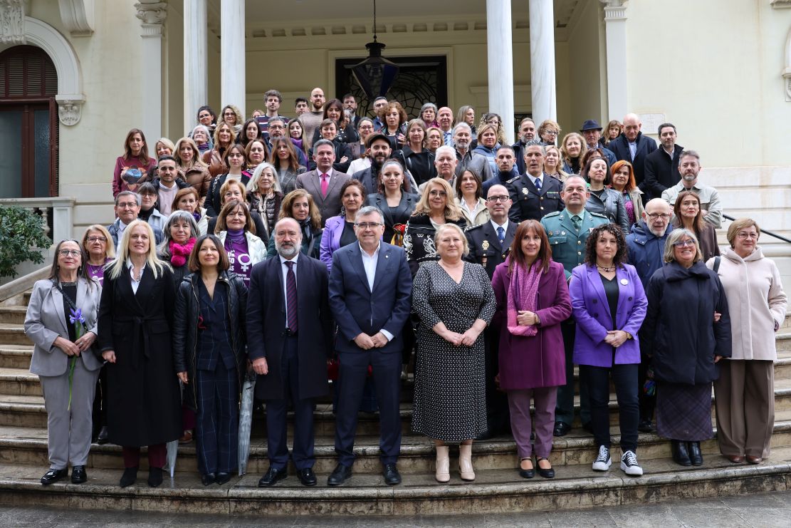 granada-el-subdelegado-del-gobierno-destaca-los-10-millones-de-mujeres-ocupadas-y-la-brecha-salarial-mas-baja-en-la-conmemoracion-del-8m-en-granada