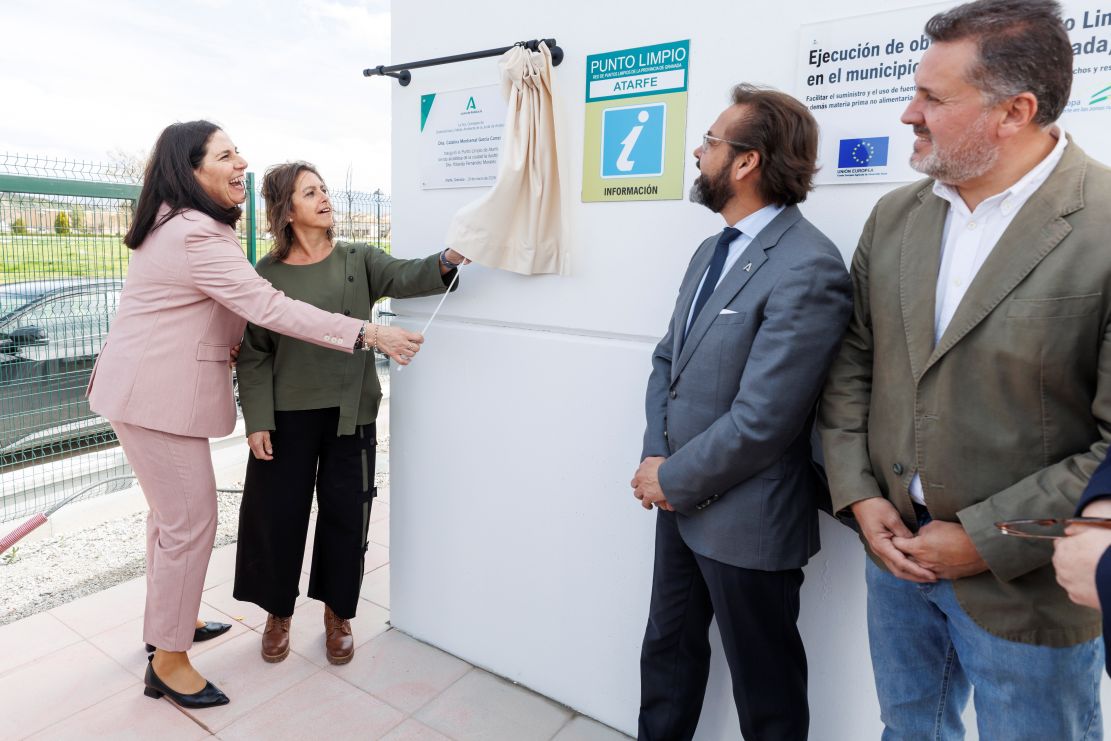 granada-la-consejera-catalina-garcia-inaugura-los-puntos-limpios-de-atarfe-y-pulianas-por-108-millones-e-que-beneficiaran-a-26-600-vecinos