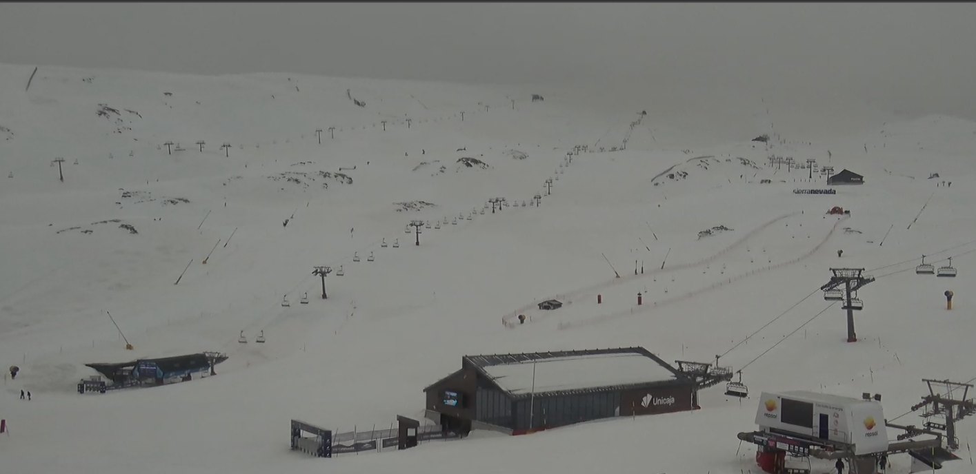 granada-fuertes-rachas-de-viento-obligan-al-cierre-temporal-de-sierra-nevada-y-retrasan-su-apertura