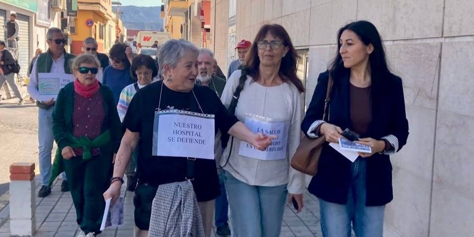motril-podemos-se-moviliza-frente-al-hospital-santa-ana-y-denuncia-listas-de-espera-y-recortes-en-la-sanidad-publica