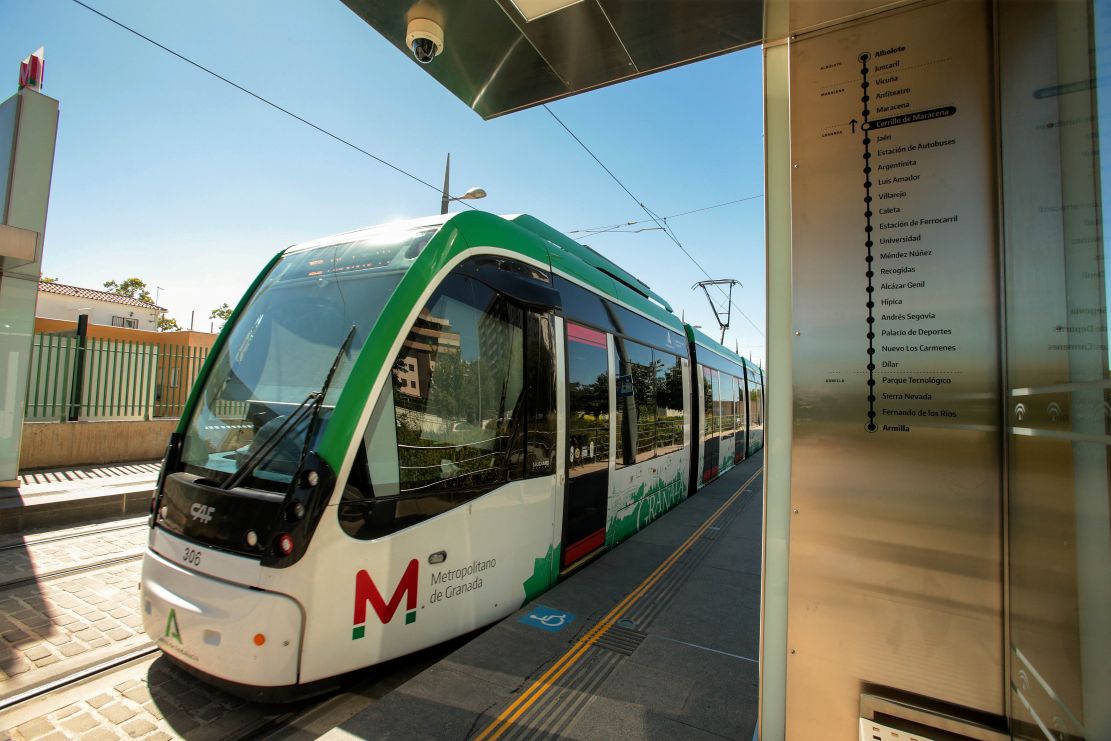 granada-mujer-herida-grave-tras-ser-arrollada-por-metro-en-juan-pablo-ii-servicio-de-la-linea-albolote-armilla-suspendido-temporalmente