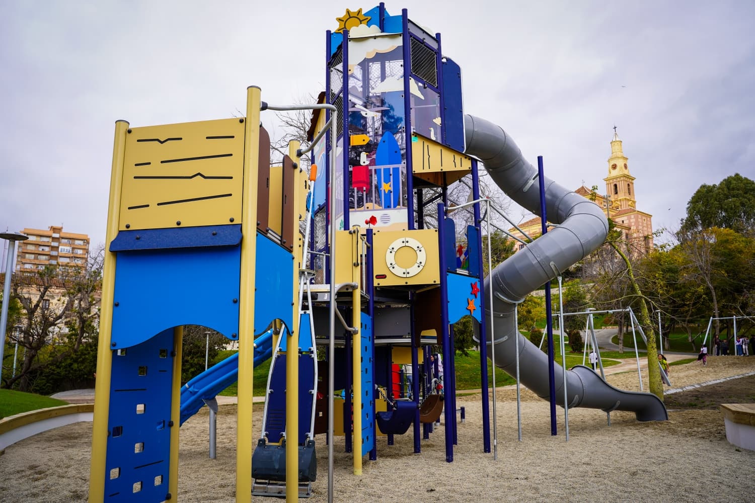 motril-estrena-una-gran-area-infantil-en-el-parque-de-los-pueblos-de-america-y-refuerza-su-apuesta-por-los-espacios-verdes