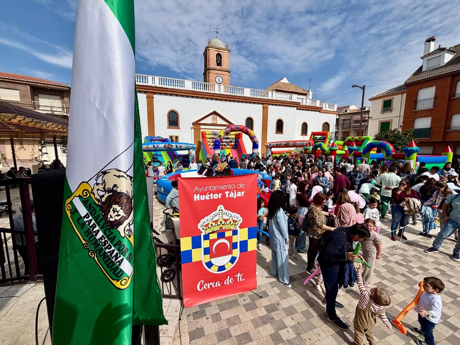 huetor-tajar-celebra-el-dia-de-andalucia-repartiendo-mas-de-mil-arboles-en-una-jornada-festiva-de-identidad-y-naturaleza