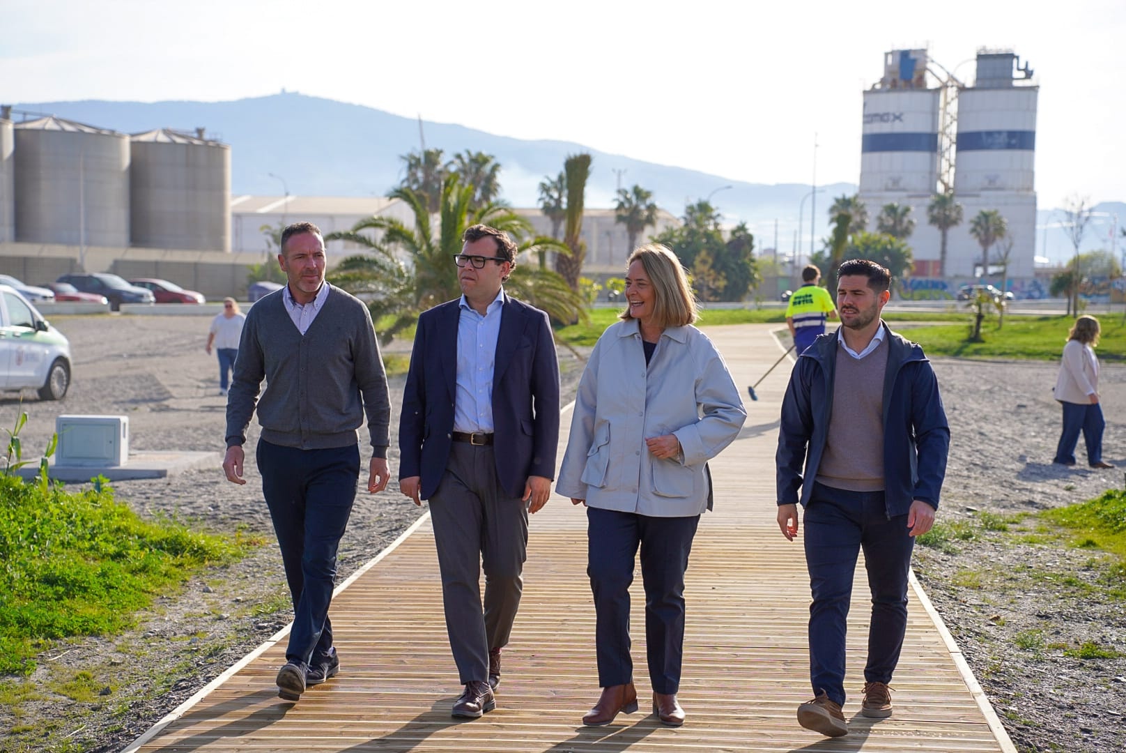 motril-prepara-sus-playas-para-semana-santa-con-400-m-de-pasarelas-duchas-y-aseos-abiertos-todo-el-dia-y-28-refuerzos-de-limpieza