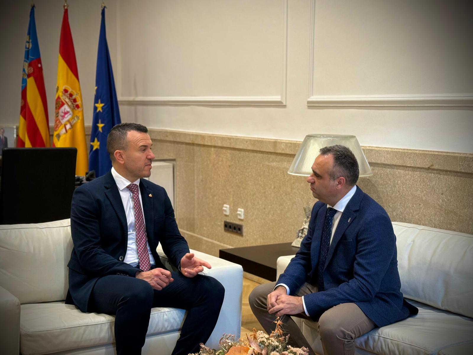 diputacion-granada-y-valencia-estudian-un-vuelo-directo-tras-el-encuentro-entre-francis-rodriguez-y-vicent-mompo-para-reforzar-turismo-y-conectividad