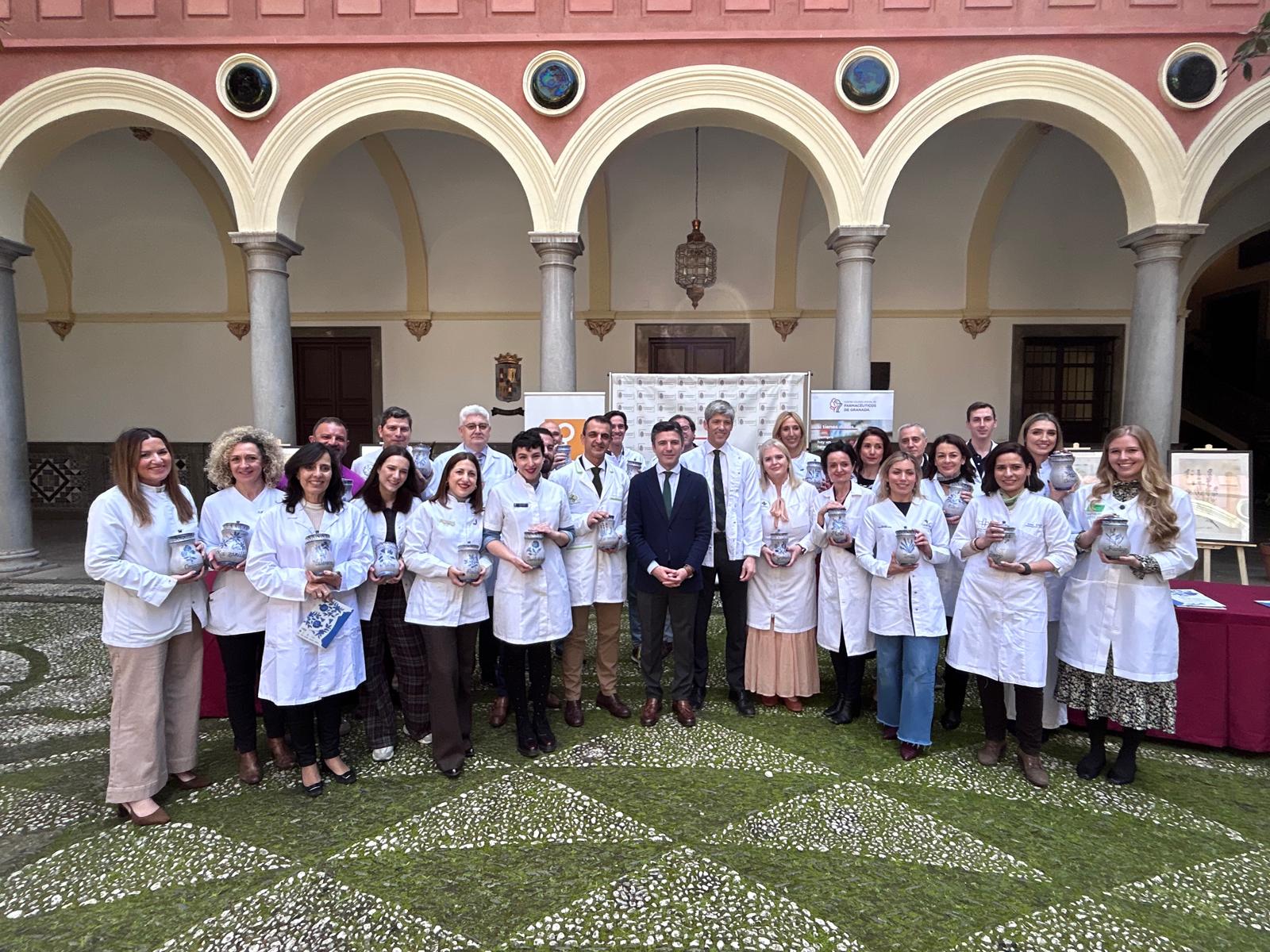 granada-impulsa-entre-carmenes-y-albarelos-con-25-plantas-medicinales-25-farmacias-y-laminas-gratuitas-con-evento-final-el-12-de-junio-en-el-jardin-botanico
