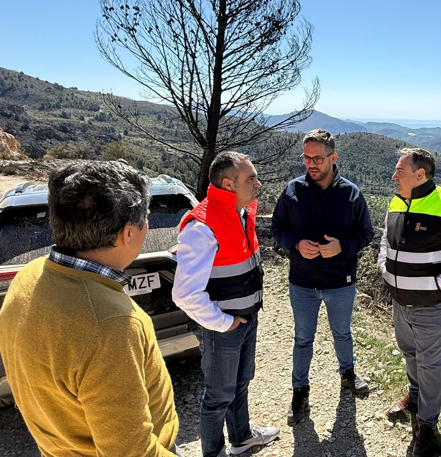 motril-el-incendio-de-los-guajares-moviliza-un-amplio-operativo-y-se-complica-por-el-viento-de-levante