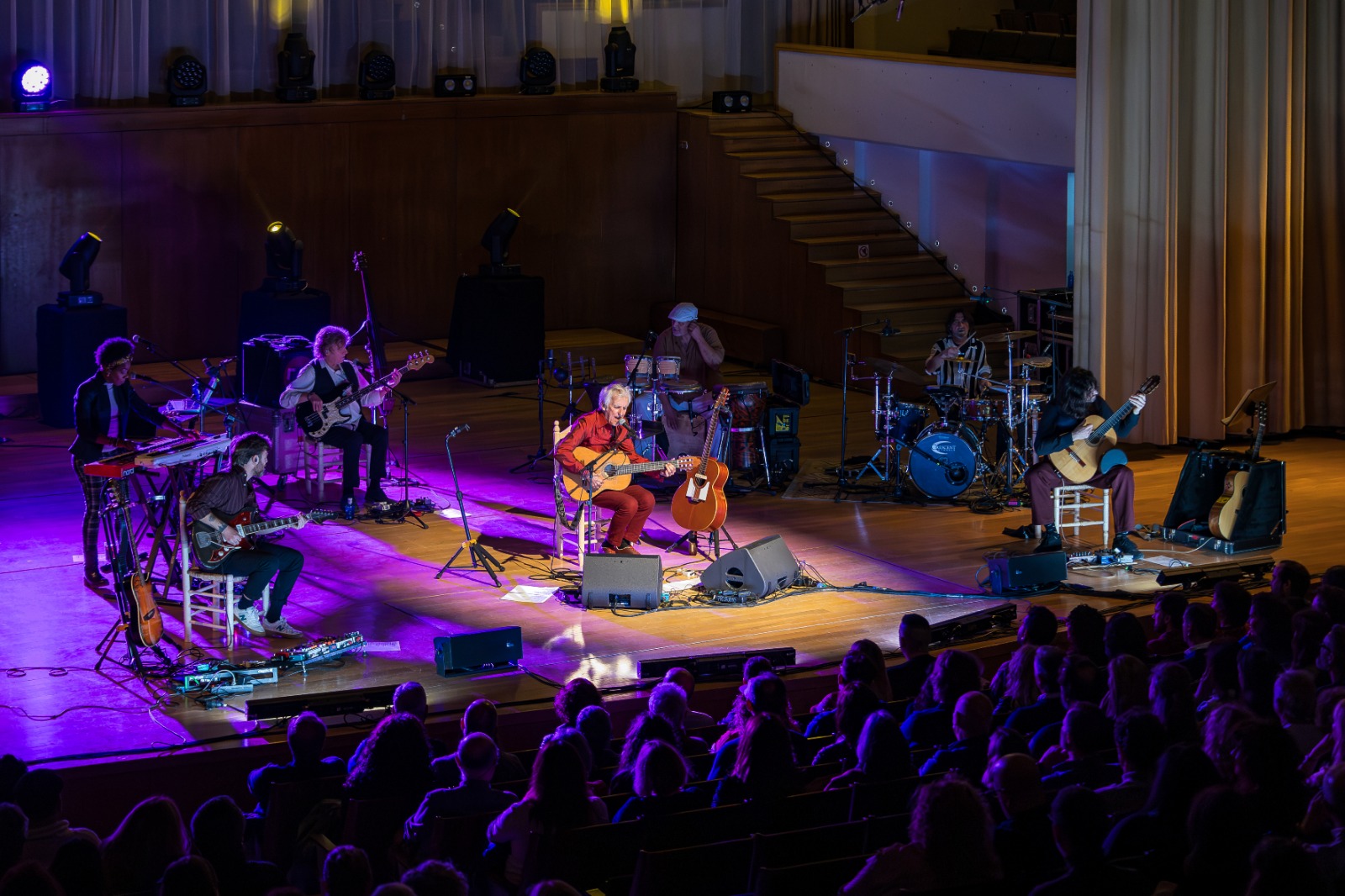 granada-se-rinde-a-kiko-veneno-en-su-gira-acustica-inspirada-en-la-carboneria