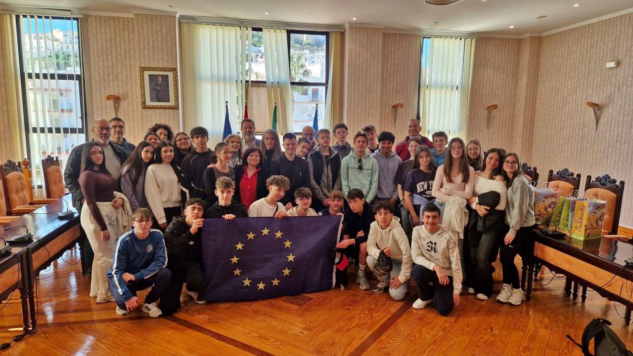 salobrena-15-alumnos-y-4-profesores-de-bergerac-participan-en-una-movilidad-erasmus-con-talleres-steam-hasta-el-21-de-marzo