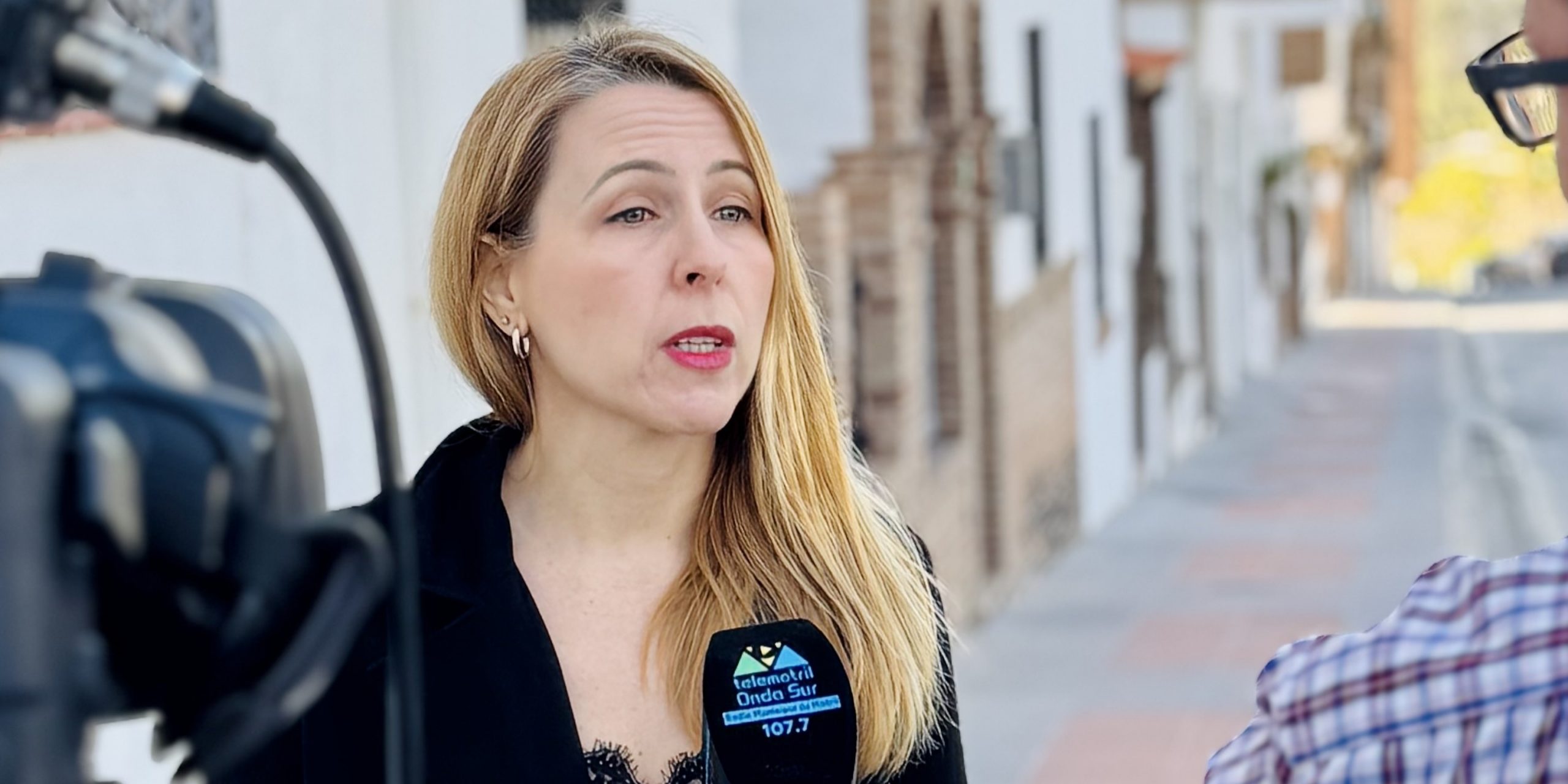 motril-iu-alerta-del-mal-estado-de-la-calle-pablo-coronado-y-denuncia-que-vecinos-reparan-socavones-ante-la-inaccion-del-ayuntamiento