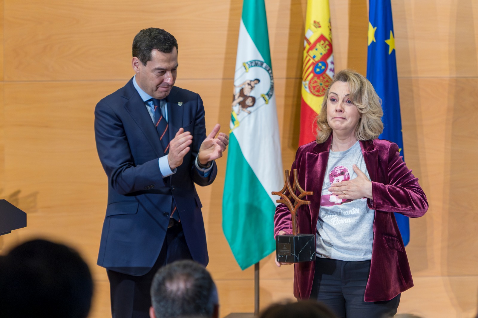 granada-juanma-moreno-reivindica-la-igualdad-en-los-premios-meridiana-marcados-por-el-homenaje-a-ana-orantes-y-la-alerta-contra-la-violencia-de-genero