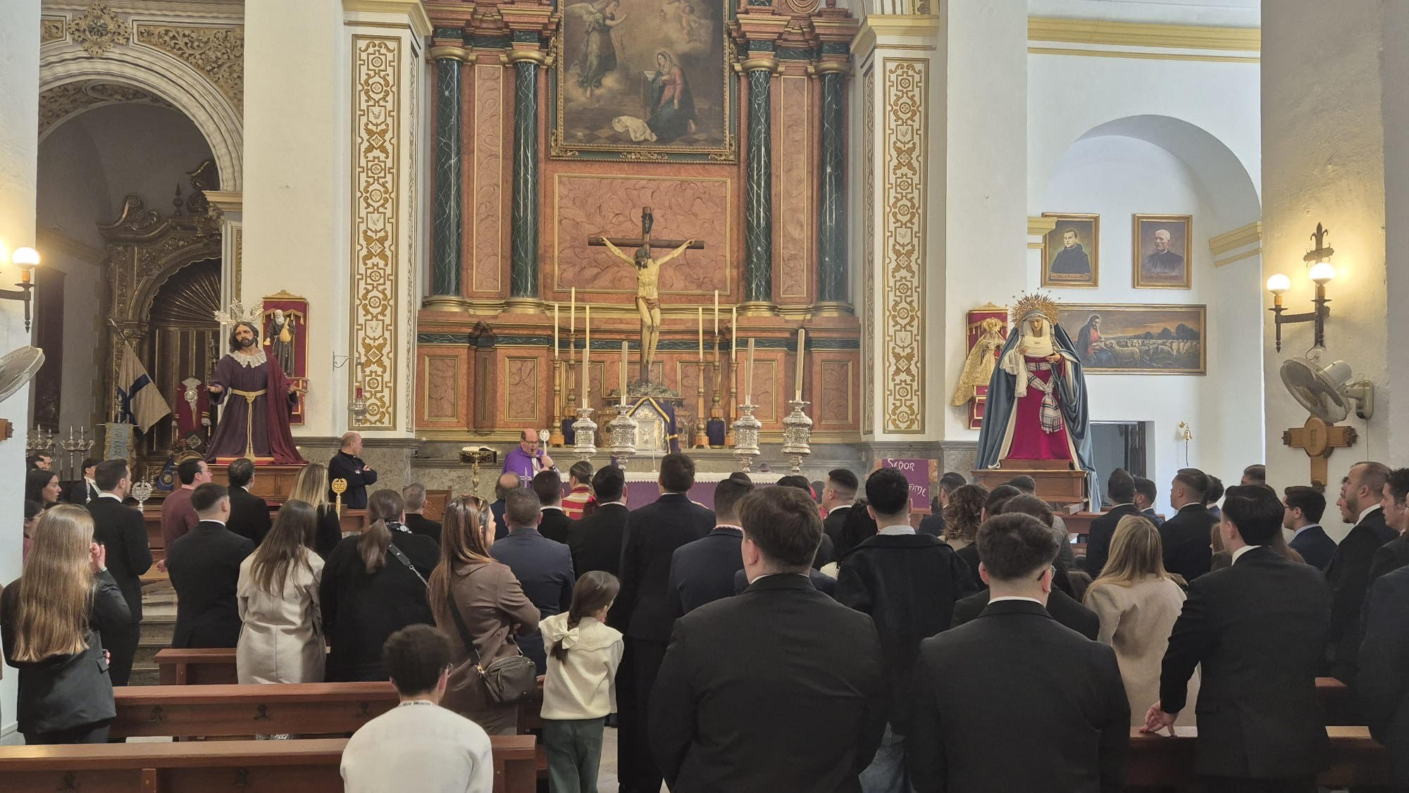 motril-la-cofradia-de-la-oracion-traslada-sus-titulares-a-la-encarnacion-en-un-acto-memorable-para-el-lunes-santo