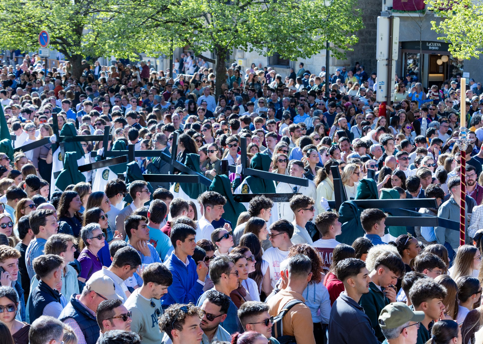 granada-la-semana-santa-alcanza-un-75-de-ocupacion-hotelera-y-moviliza-a-mas-de-400-operarios-en-una-edicion-de-record