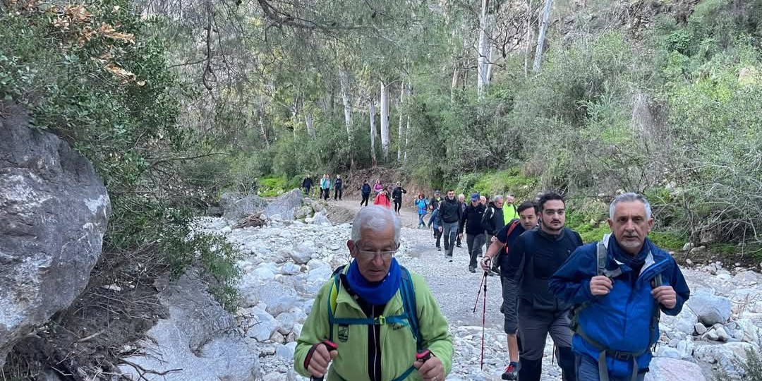 diputacion-de-granada-impulsa-las-jornadas-de-senderismo-2026-en-la-provincia-de-granada-con-22-municipios-y-rutas-tambien-con-mascotas