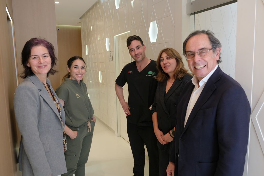 la-camara-de-comercio-de-motril-reconoce-la-modernizacion-de-la-clinica-fernandez-abarca-tras-su-ampliacion-y-su-apuesta-por-la-odontologia-de-vanguardia