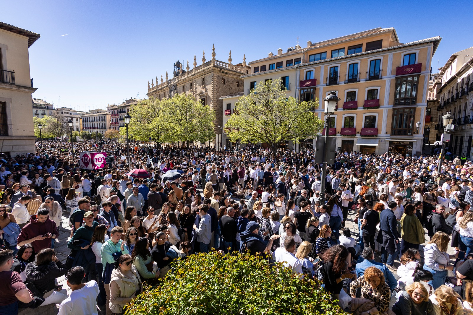 granada-el-desempleo-cae-en-unas-1-200-personas-en-marzo-gracias-al-tiron-del-sector-servicios-en-semana-santa