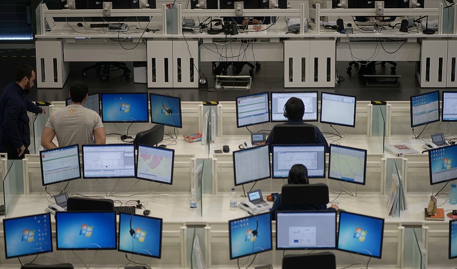 granada-arde-un-camion-en-la-autovia-a-92-a-su-paso-por-el-puerto-de-la-mora-y-provoca-retenciones-sin-dejar-heridos