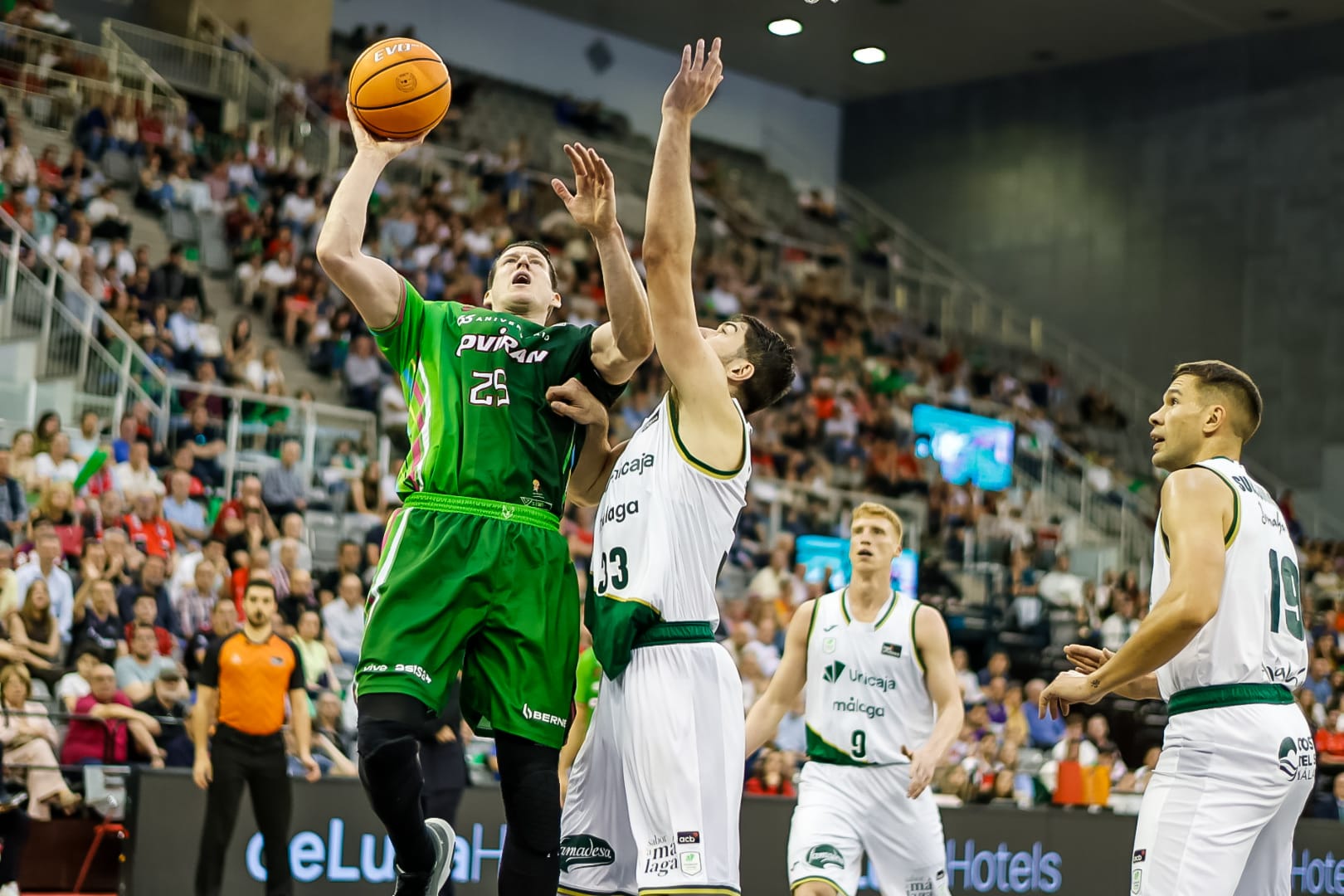 coviran-granada-logra-un-triunfo-historico-ante-unicaja-por-83-71-con-una-defensa-decisiva