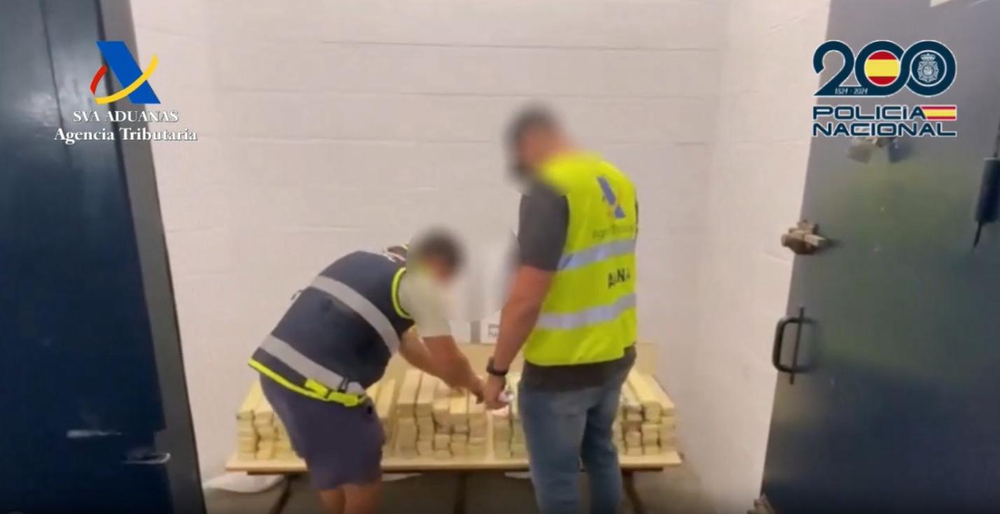 intervenidos-120-kilos-de-cocaina-ocultos-en-contenedores-de-madera-llegados-de-surinam-al-puerto-de-algeciras-y-detenidas-tres-personas