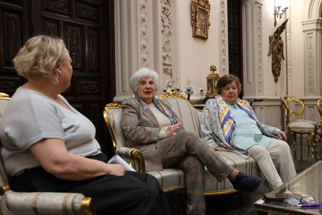 granada-cristina-almeida-y-paquita-sauquillo-reflexionan-en-granada-sobre-la-igualdad-de-genero-desde-la-dictadura-hasta-hoy