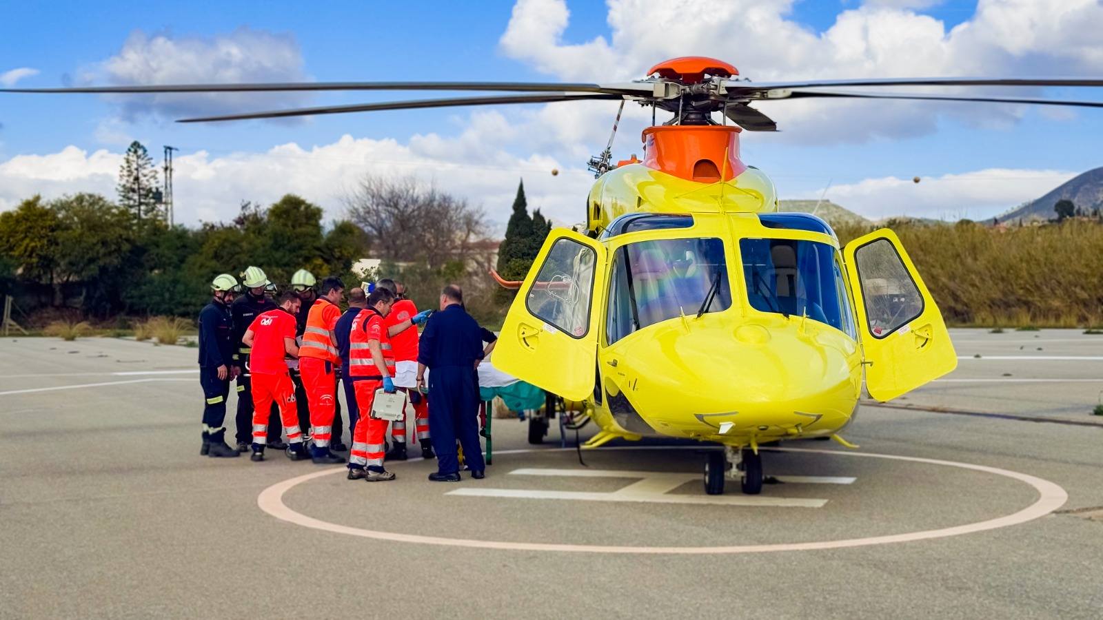 almunecar-accidente-grave-en-la-herradura-colision-entre-furgoneta-y-motocicleta-provoca-herido-grave-y-cortes-en-la-n-340